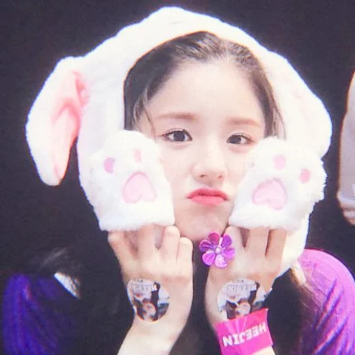 🌱 Стикер «jeon heejin» для Telegram