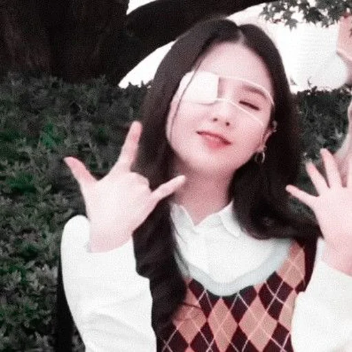 🐋 Стикер «HEEJIN» для Telegram