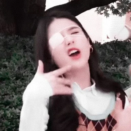 🐋 Стикер «HEEJIN» для Telegram