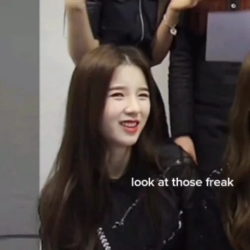 🤔 Стикер «chaeryeong itzy» для Telegram