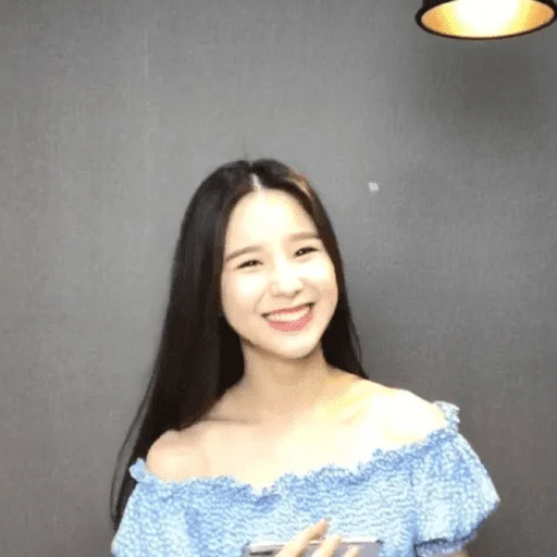 😆 Стикер «chaeryeong itzy» для Telegram