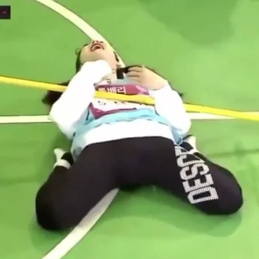 🤕 Стикер «chaeryeong itzy» для Telegram
