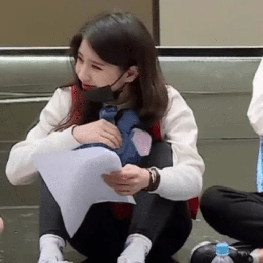 😀 Стикер «chaeryeong itzy» для Telegram