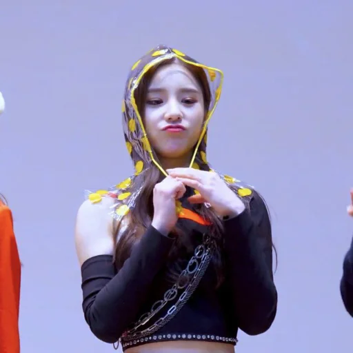 ☹️ Стикер «chaeryeong itzy» для Telegram
