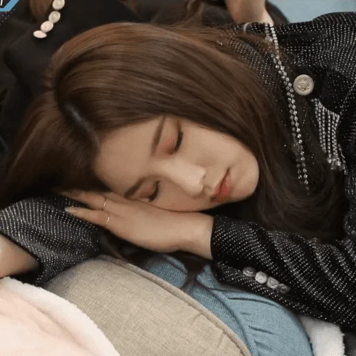 😴 Стикер «chaeryeong itzy» для Telegram