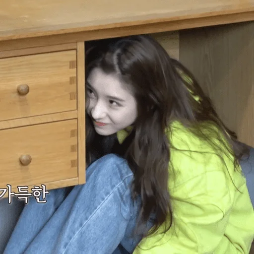 😳 Стикер «chaeryeong itzy» для Telegram