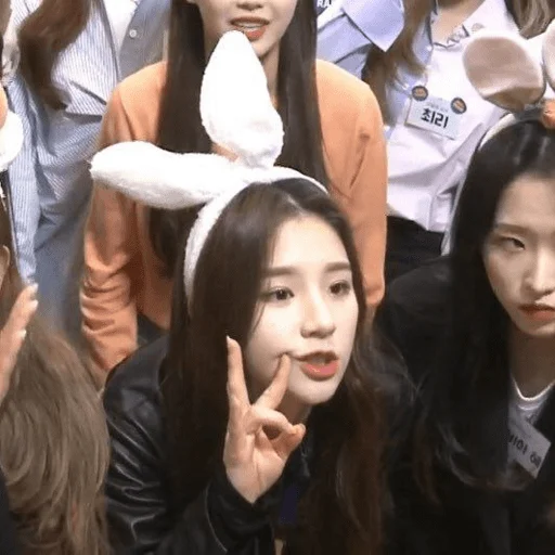 🧏‍♀ Стикер «chaeryeong itzy» для Telegram