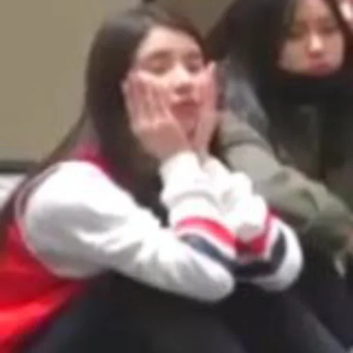 💆‍♀ Стикер «chaeryeong itzy» для Telegram