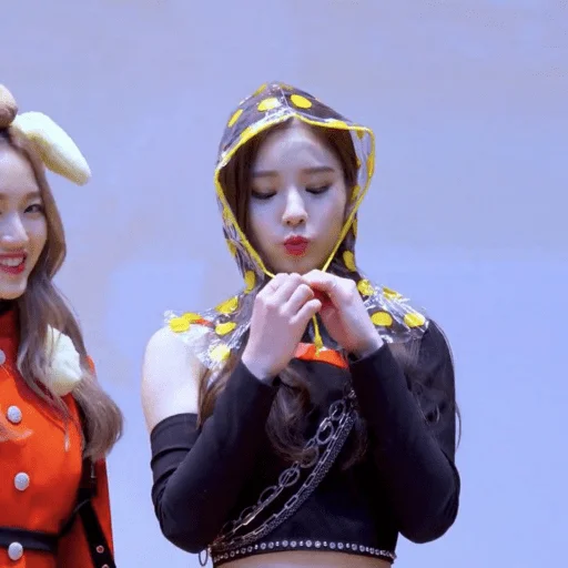 😯 Стикер «chaeryeong itzy» для Telegram