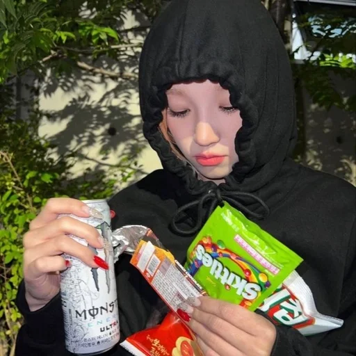 🌟 Стикер «yuqi» для Telegram