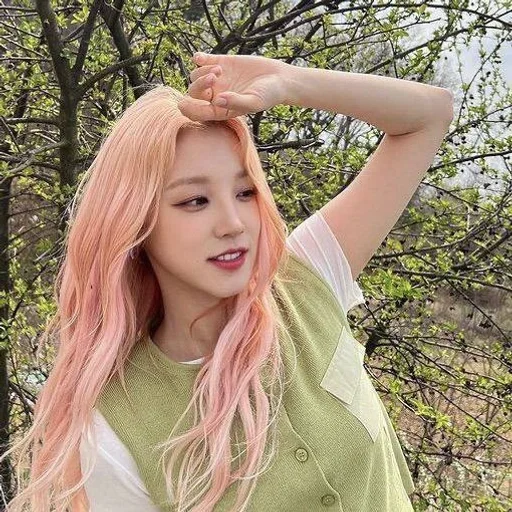 🌟 Стикер «yuqi» для Telegram