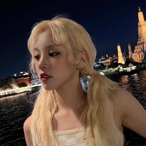 🌟 Стикер «yuqi» для Telegram