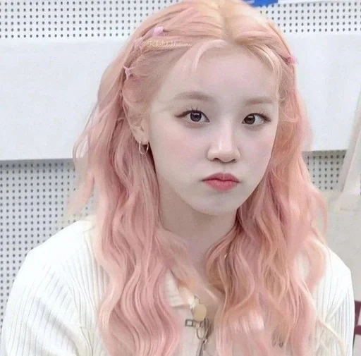 🌟 Стикер «yuqi» для Telegram