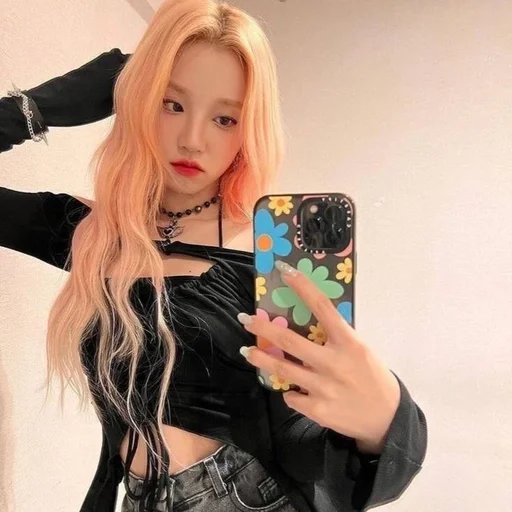 🌟 Стикер «yuqi» для Telegram
