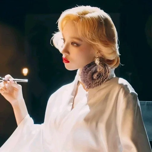 🌟 Стикер «yuqi» для Telegram