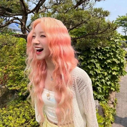 🌟 Стикер «yuqi» для Telegram