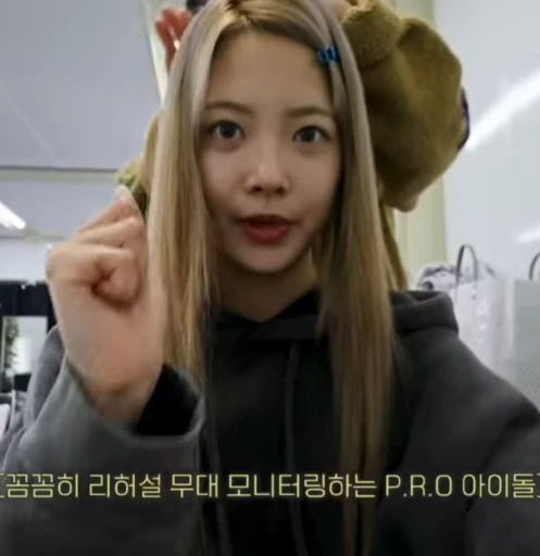 🌟 Стикер «Eunchae» для Telegram