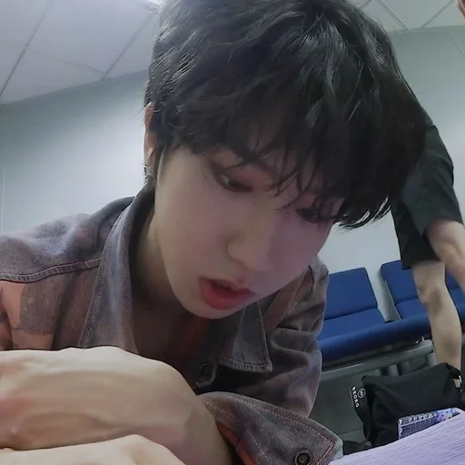 🦷 Стикер «han jisung» для Telegram