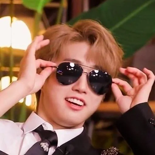 🦷 Стикер «han jisung» для Telegram