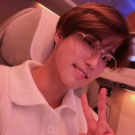 🦷 Стикер «han jisung» для Telegram
