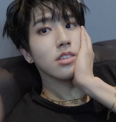🦷 Стикер «han jisung» для Telegram