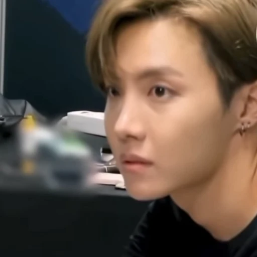 😐 Стикер «hoseok» для Telegram