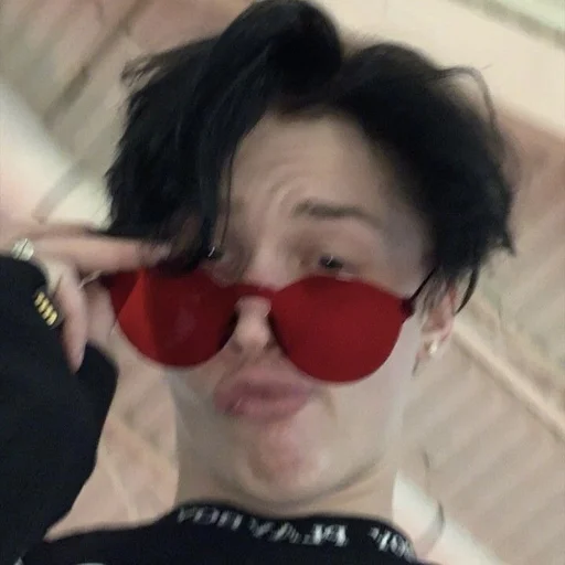 😏 Стикер «Даня Милохин» для Telegram