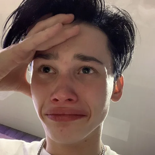 😢 Стикер «Даня Милохин» для Telegram