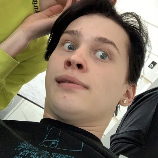 🤨 Стикер «Даня Милохин» для Telegram