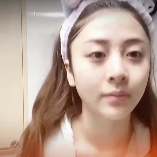 🎸 Стикер «yunjin» для Telegram