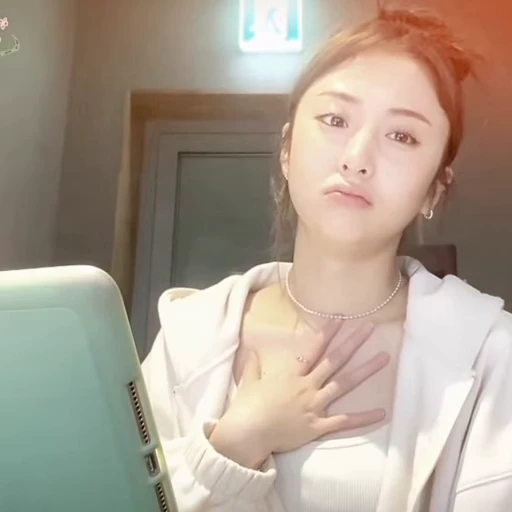 🎸 Стикер «yunjin» для Telegram