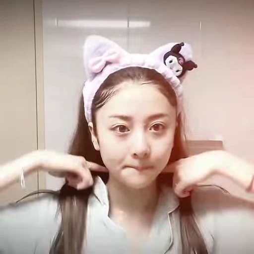 🎸 Стикер «yunjin» для Telegram