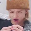 😡 Эмодзи «꒰? hyunjin» для Telegram