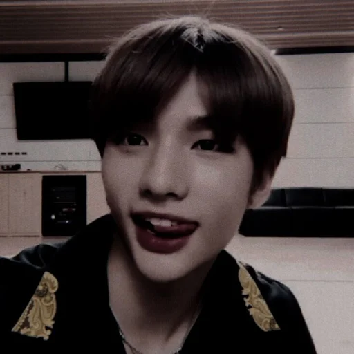 🎸 Стикер «HWANHYUNJIN» для Telegram