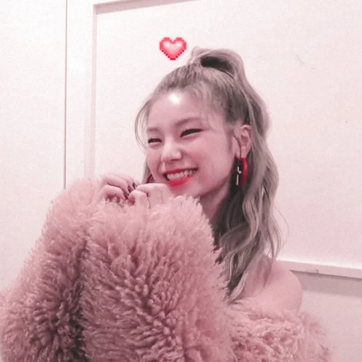 🦋 Стикер «hwang yeji» для Telegram