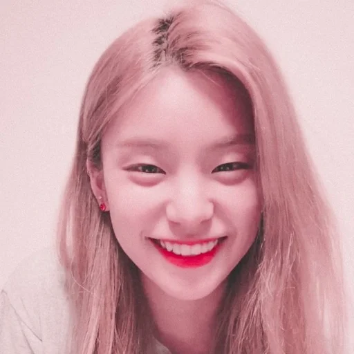 🦋 Стикер «hwang yeji» для Telegram