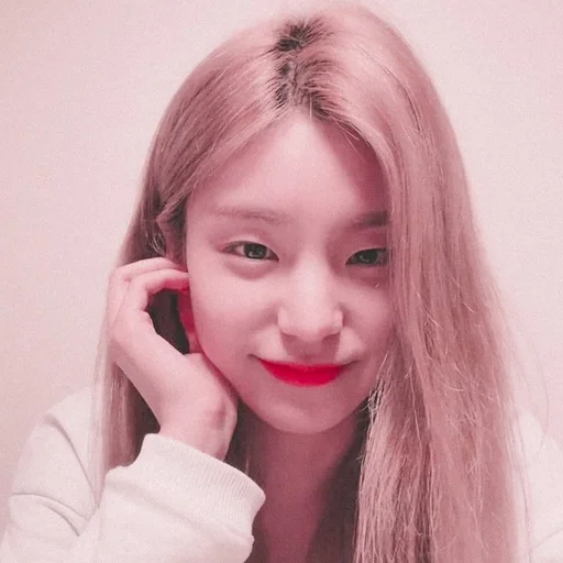 🦋 Стикер «hwang yeji» для Telegram