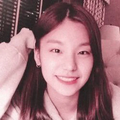 🦋 Стикер «hwang yeji» для Telegram