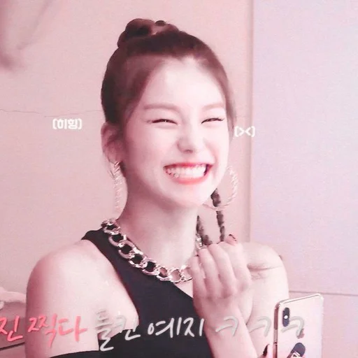 🦋 Стикер «hwang yeji» для Telegram