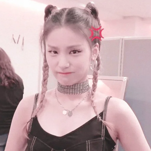 🦋 Стикер «hwang yeji» для Telegram
