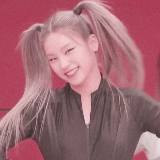 🦋 Стикер «hwang yeji» для Telegram