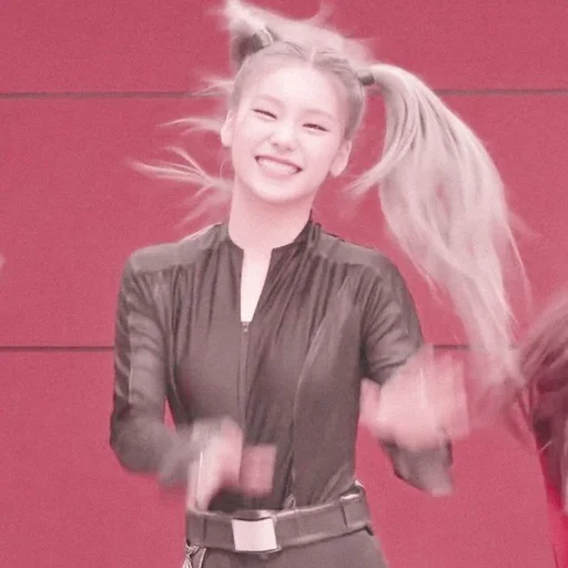🦋 Стикер «hwang yeji» для Telegram