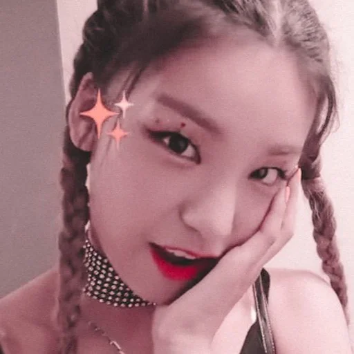 🦋 Стикер «hwang yeji» для Telegram