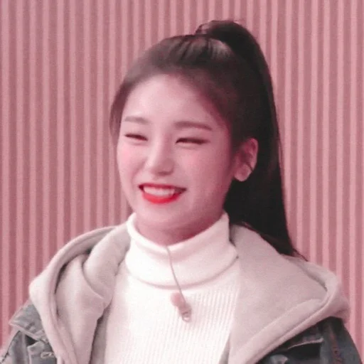 🦋 Стикер «hwang yeji» для Telegram