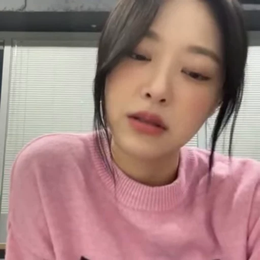 😘 Стикер «HYUNJIN» для Telegram