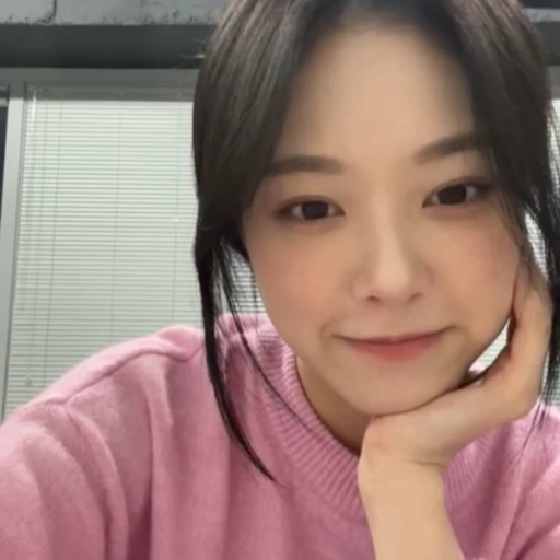 🥰 Стикер «HYUNJIN» для Telegram