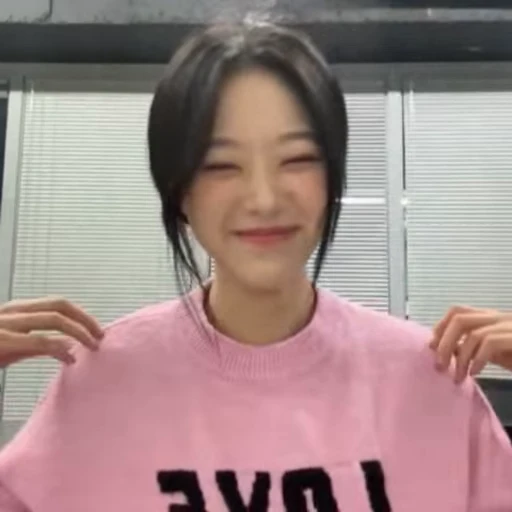 😘 Стикер «HYUNJIN» для Telegram