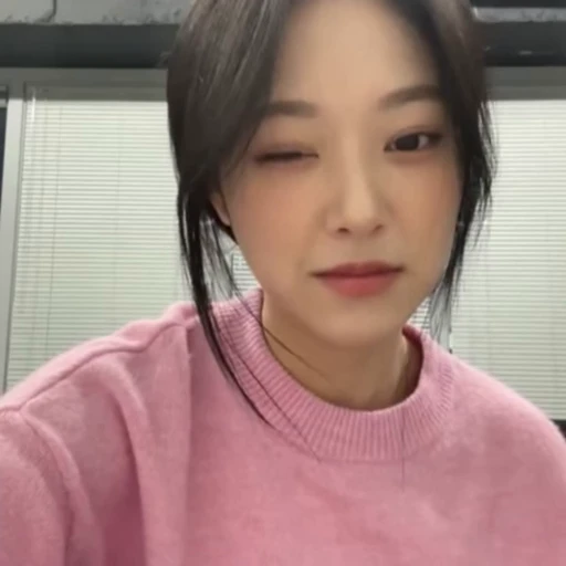 😘 Стикер «HYUNJIN» для Telegram