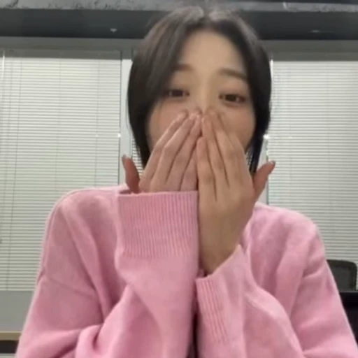 😘 Стикер «HYUNJIN» для Telegram