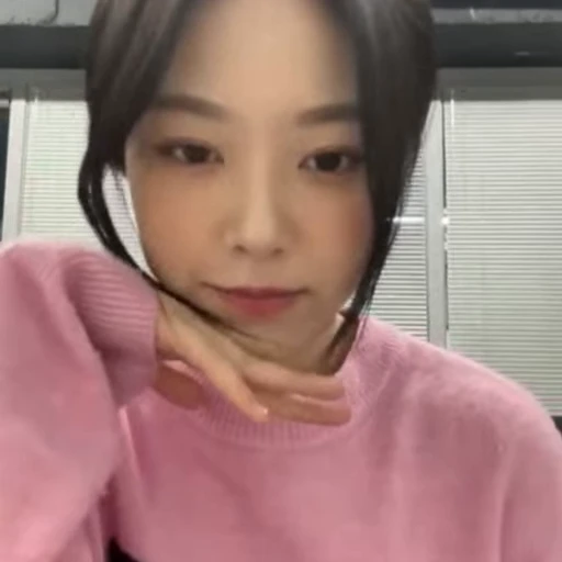 😘 Стикер «HYUNJIN» для Telegram